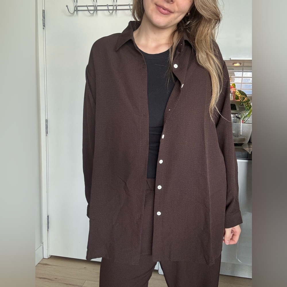 Brown Two-Piece Lounge Set – Button-Up Shirt & Pants (Amazon, Size M)